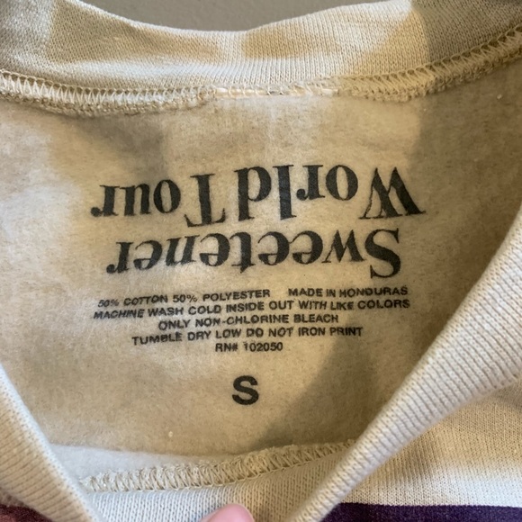 NEW SOLD OUT Ariana Grande Sweetener Tour Crewneck - Picture 4 of 7